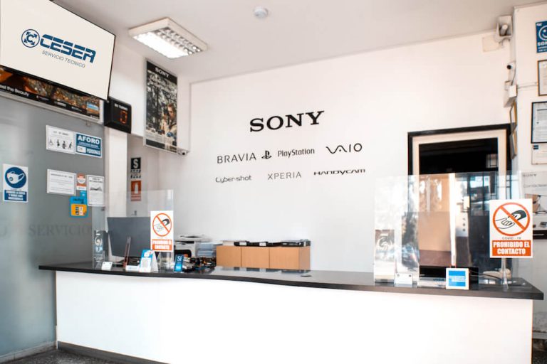 Interior de la tienda CESER